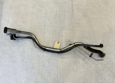 GMC 2018-2024 Terrain tubo de cuello de llenado de combustible OEM 84397793 Foto 1 de 4