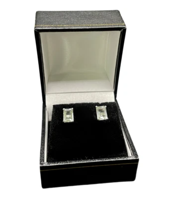 Pendientes de peridoto de corte cuadrado de peridoto con acabado en oro blanco Foto 1 de 4