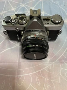 Olympus OM-1 Md camera w/ sigma zoom F=100 200mm lens and Tucky vintage case - Picture 1 of 15