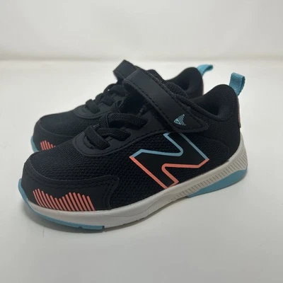 Tênis de corrida New Balance infantil Dynasoft 545 tamanho 7 preto/rosa/azul IT545BG1 - Imagem 1 de 4