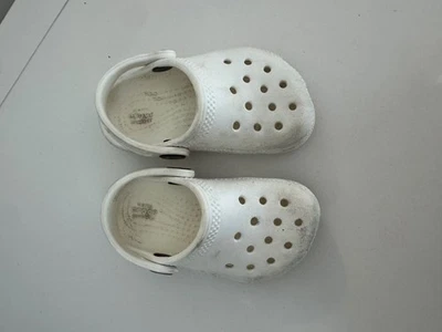 Sandalias Crocs para niños pequeños talla 5 blanco cremoso beige Foto 1 de 2