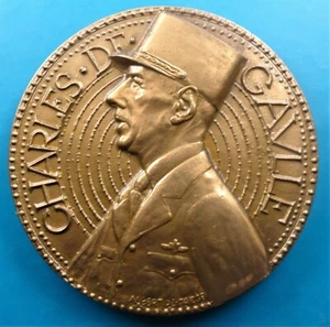 MEDALLA FRANCIA GENERAL CHARLES DE GAVLLE por ALBERT de JAEGEL. Diam 72,4 mm - 250,8 gr - Imagen 1 de 7