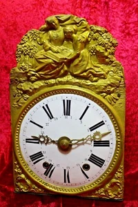 Gepflegte antike französische Comtoise Christliches Motiv Spindelantrieb - Bild 1 von 11