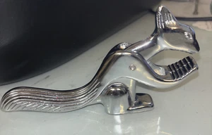 Schiaccianoci figurativo scoiattolo vintage cromato GARANTITO PER ROMPERE LE NOCI!! 6" - Foto 1 di 4