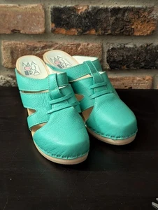 NEU Schwedische Clogs MAGUBA Sandalen Leder Holz Aqua Handarbeit EU 38 passt US 7 - Bild 1 von 11