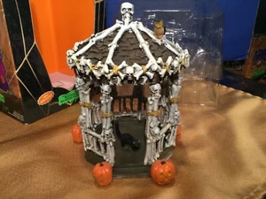 Lemax Spooky Town Skeleton Gazebo w/ Original Box ~ 2007 retired - Picture 1 of 12