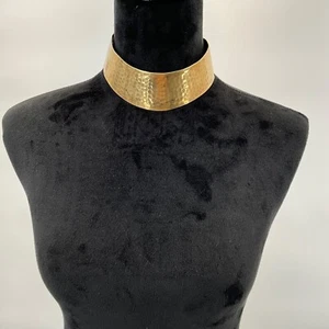 Collar gargantilla de metal de latón martillado espalda abierta ajuste ajustable - Imagen 1 de 5