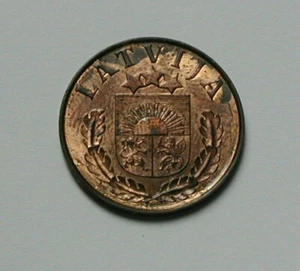 1939 LATVIA Coin - 2 Santimi - AU+ toned-lustre - some uneven tone & spots - Picture 1 of 2