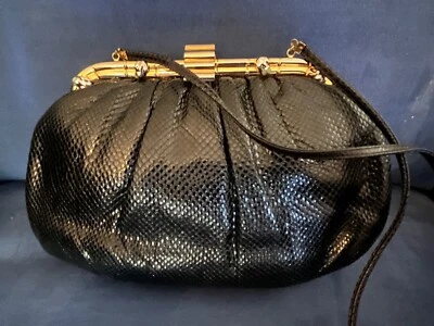 BOLSO JUDITH LEIBER LAGARTO NEGRO CON 8 RANAS, CORREA LARGA PARA EL HOMBRO, EXCELENTE Foto 1 de 4