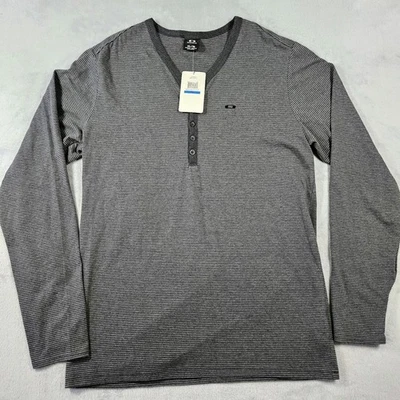 Camisa Oakley Para Hombres Henley Manga Larga Talla XL Gris Negra Y2K Patinador Exterior Logo Foto 1 de 4
