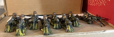 ENORME LOTE DE 8 piezas ELASTOLIN con caja original tiradores MG con arcilla de barcazo Alemania acostada LIO Foto 1 de 4