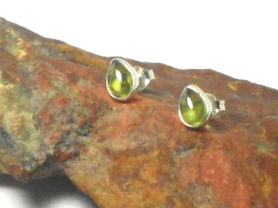 PERIDOT Sterling Silber 925 Edelstein Ohrringe / STUDS - Geschenk boxed - Bild 1 von 4