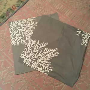 West Elm Überwurf Kissenbezüge grau weiß koralle Zweige 26”x26” 2er Set - Bild 1 von 4