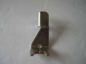 Singer Slant Shank Button Foot 161168 Great Britain - Picture 1 of 4