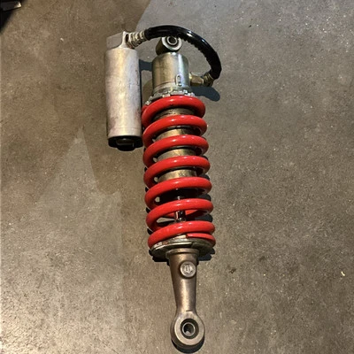 Amortiguador trasero Triumph Daytona 955i 1997-2001, usado #T2050995 Foto 1 de 4