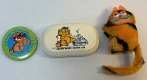 Vintage Garfield Lot Clean Body Soap Tiny Plush & I Live For Weekends Pin - Picture 1 of 15