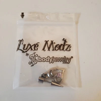 Corazón Dangal Cartílago Erring con pedrería rosa en su calibre es 18 Foto 1 de 2