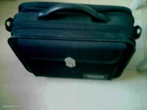 Sac sacoche informatique cartable noir pieds renforcés nombreux rangements - Photo 1/2