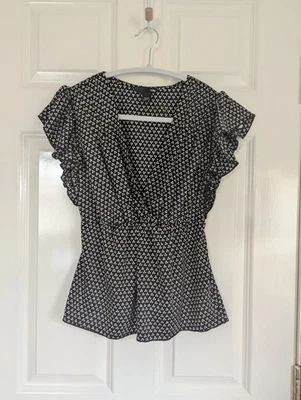 H&M black and white flutter sleeves top size 6 Y2K office holiday party - Image 1 of 4