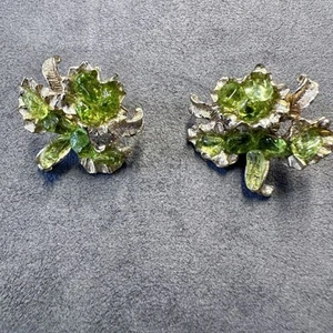 Vintage Gold-Tone Orchid Flower Clip-On Earrings w/ Jadeite-Tested Green Stone - Picture 1 of 6