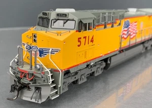 HO Kato 37-6433 AC4400CW Union Pacific #5714 "Flag" DCC/NonSND HO7422 - Picture 1 of 16