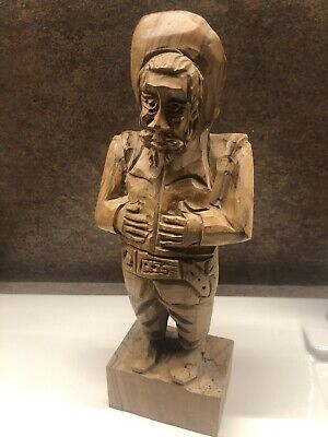 Geschnitzte Figur Aus Holz  Alter Mann Mit Hut Und Bauch  Auf Sockel Höhe 28 Cm • 3.99€