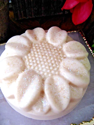 New Handmade Natural Bare Vanilla VS Type Women's Glycerin Oatmeal Bar Soap - Image 1 of 4