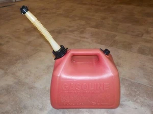 Rubbermaid Essence 2.5 Gallon Gas Can Pre-Ban Vented w/Flex Spout & Cap #1226 - Picture 1 of 8