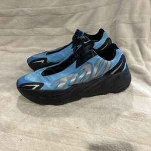Herren Größe 8,5 - Adidas Yeezy Boost 700 MNVN Bright Cyan K099 - Bild 1 von 10