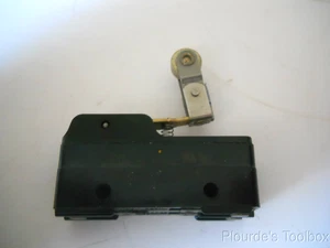 New MicroSwitch SPDT 15A Roller Lever Limit Switch, BZ-2RW826 - Picture 1 of 5