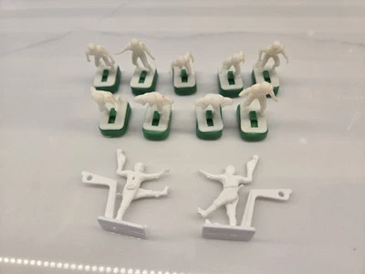 NFL De Colección Años 70 Tudor Juego Electrónico de Fútbol Americano Sin Pintar 9 Jugadores 2 QB/Kickers Foto 1 de 4