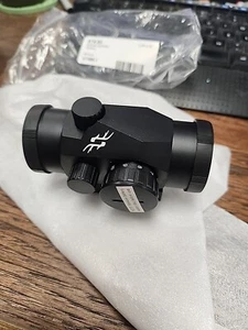 Simmons Pro Target Red Dot Sight With High/Low Mount Matte Black - SPTTD130 - Picture 1 of 5