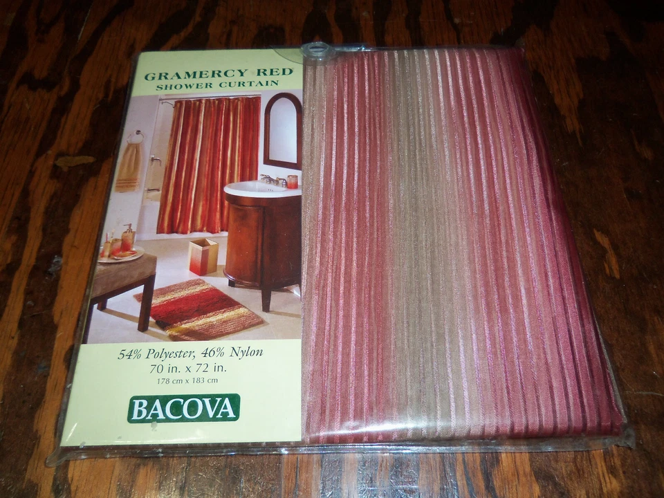 Cortina de ducha Gramercy a rayas rojas y doradas 70"x72" de Bacova Foto 1 de 2