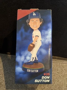 DON SUTTON #20 (HOF) Los Angeles Dodgers 2013 SGA Bobblehead nuovo con scatola - Foto 1 di 4