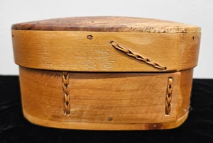 Preciosa caja escandinava de madera curvada de colección, cosida, cubierta de madera de burlón, firmada, pegada - Imagen 1 de 10