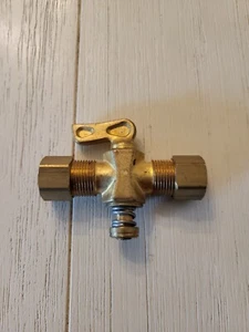 AGA 1/2" MASCHIO A 1/2" MASCHIO OTTONE SVASATO IN LINEA VALVOLA DI SPEGNIMENTO - Foto 1 di 3