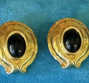 AUTHENTIC VINTAGE 80s FENDI CLIP ON EARRINGS GOLD TONE BLACK ONYX CABOCHON READ - Picture 1 of 9