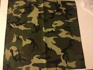 BANDANA MIMETICA VERDE POLICOTONE 22x22 IN. - Foto 1 di 3