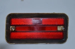 1970-1981 PONTIAC FIREBIRD RH RED REAR SIDE MARKER LIGHT LENS & HOUSING - Foto 1 di 6