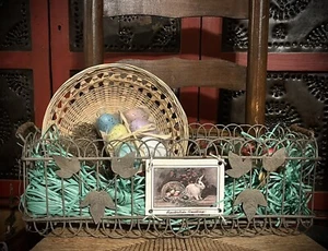 Grubby PriMiTiVe Spring Easter Display w Speckled Eggs Metal Basket Grass GP - Picture 1 of 23