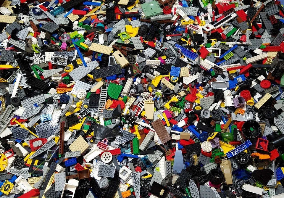 LEGO Bulk Lot of 2 Pounds Bricks Parts and Pieces Clean Genuine 2 Lbs Grab Bag - Image 1 of 1