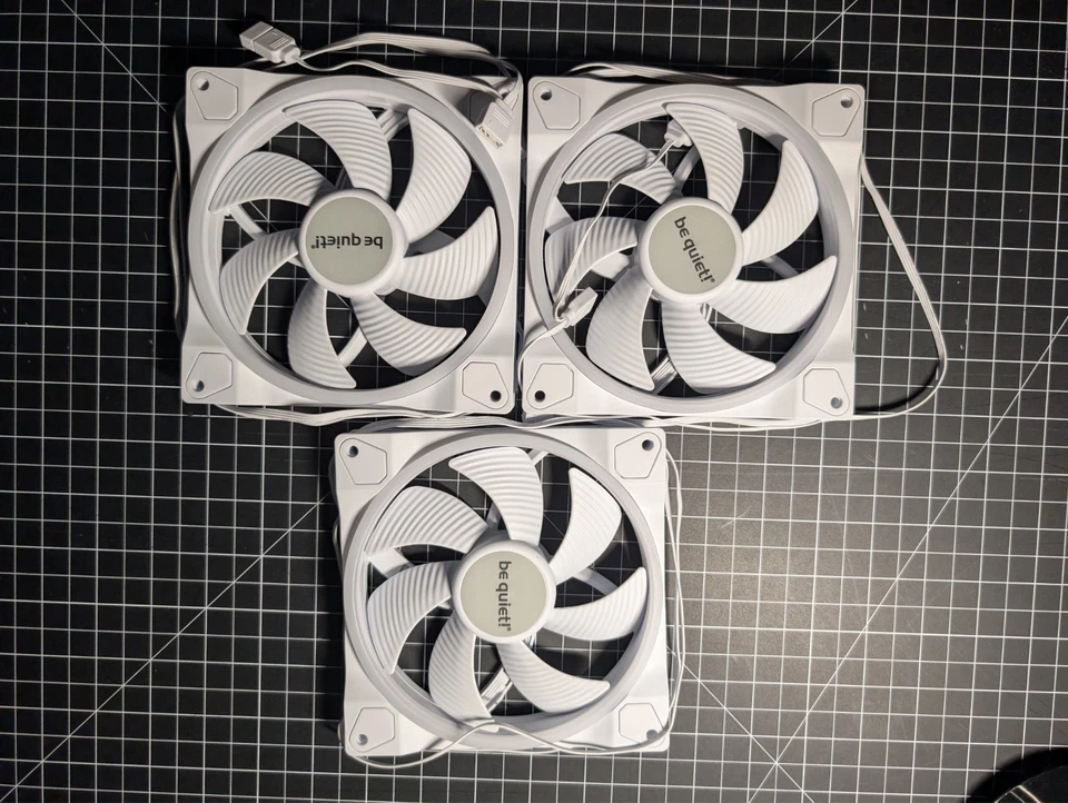 be quiet! Light Wings White 140mm PWM Fans Triple Pack ARGB Low Noise 3-Pack - Image 1 of 1