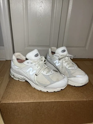 New Balance 2002R Gore-Tex blanco y gris para hombre EE. UU. 8 - usado Foto 1 de 4