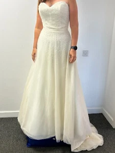 Sincerely Bridal Wedding Dress with Pearls, Beads and Sequins. Size 12 - Picture 1 of 12