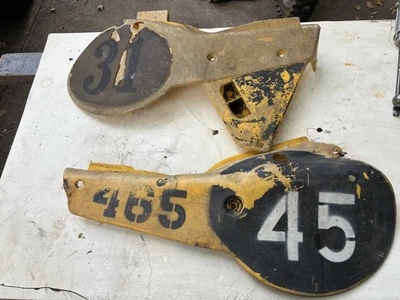 YAMAHA YZ465 YZ 465 SIDE PANELS 1980-1981  3R4-21711-00-98  3R4-21721-01-98 USED - Image 1 of 4