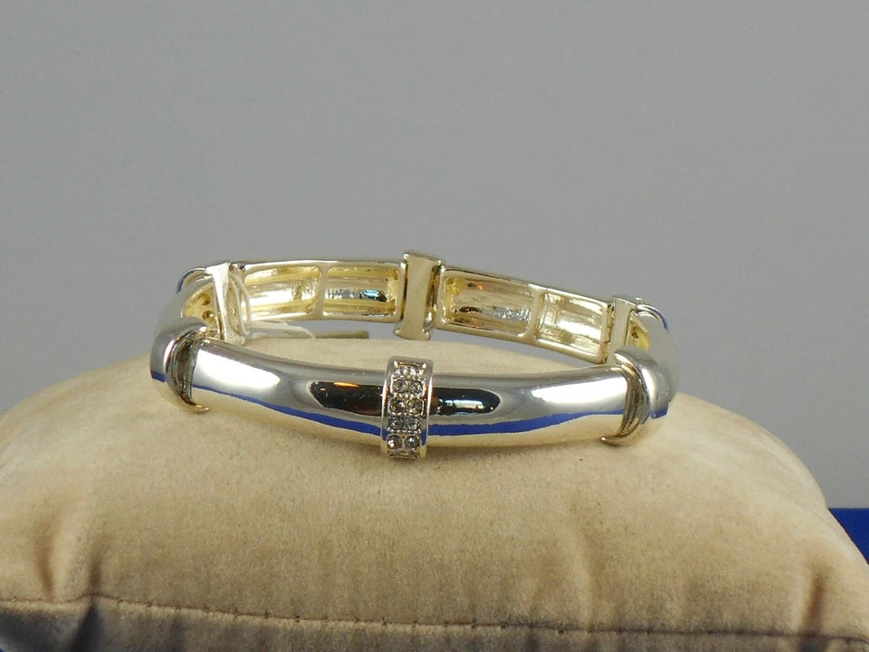 Pulsera Kenneth Cole Silvertone Pave' Station pulsera elástica $35 Foto 1 de 1