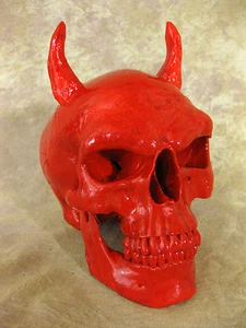 Blood Evil Harvey Skull con corna da 2", oggetto di scena Halloween, teschi umani/scheletro, NUOVO - Foto 1 di 7