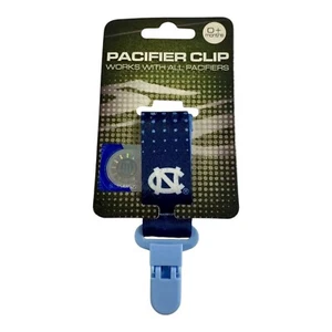 UNC Carolina del Norte Tacones Alquitrán 0+ Porta Clip Chupete Bebé Infante Universidad Azul - Imagen 1 de 2