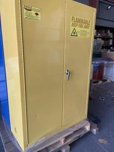 EAGLE MANUFACTURING 4510 FLAMMABL SAFETY CABINET, SELF-RETRACTABLE DOUBLE-DOORS - Picture 1 of 2