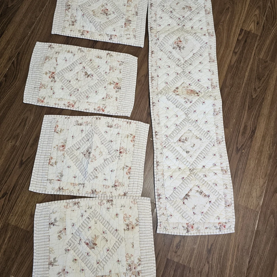 Victorian Heart Co Quilted Table Runner And Placements Vintage Granny Cottage Co - Image 1 of 4